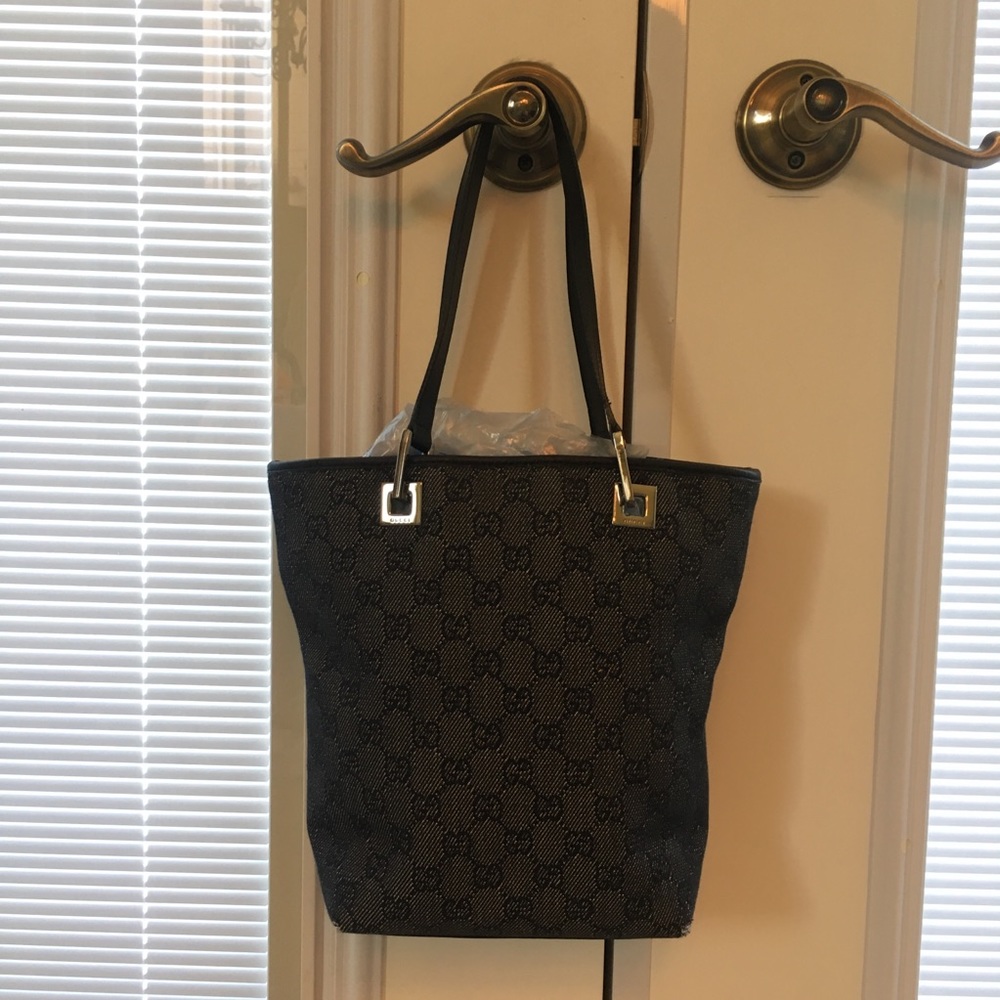 GUCCI Y2K Black Canvas Bucket Bag, Small - Picture 8 of 12